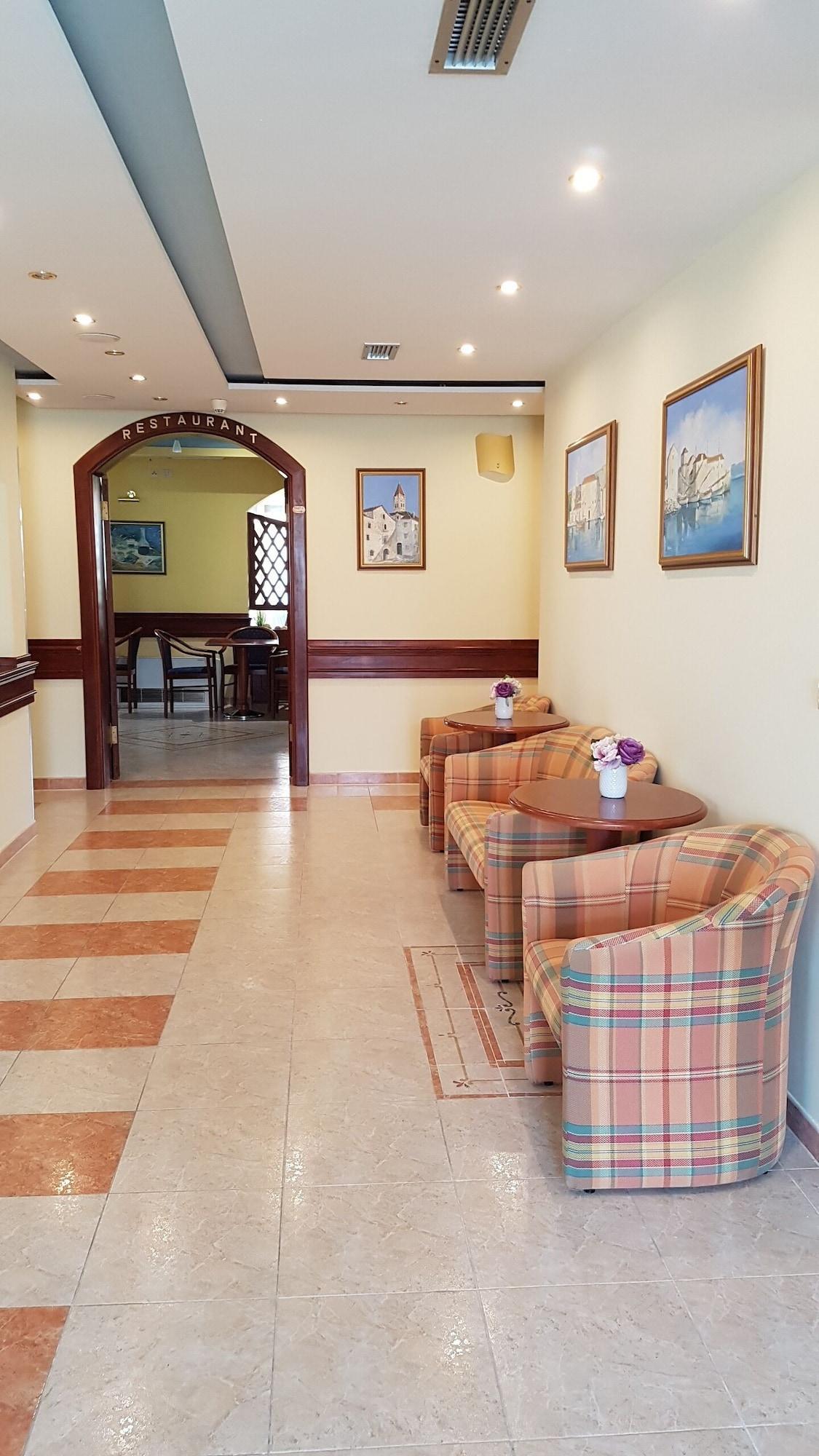 Adria Hotel 3*